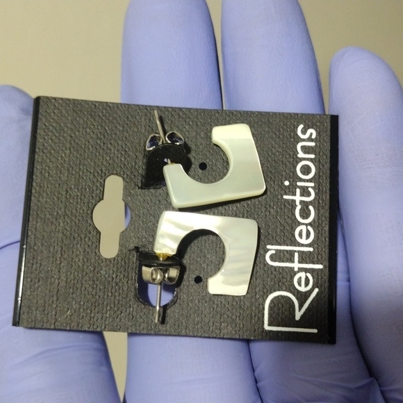 Women's Silver-tone Hardware Small Seashell Open Hoop Design Earrings 0.75", #4 - Picture 3 of 4